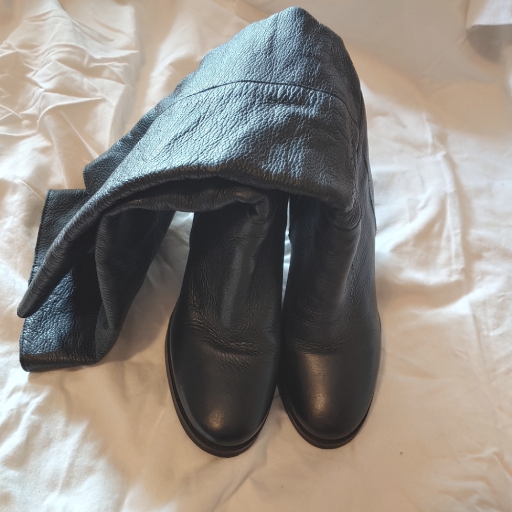 Knee boots black size 7M by Raquel